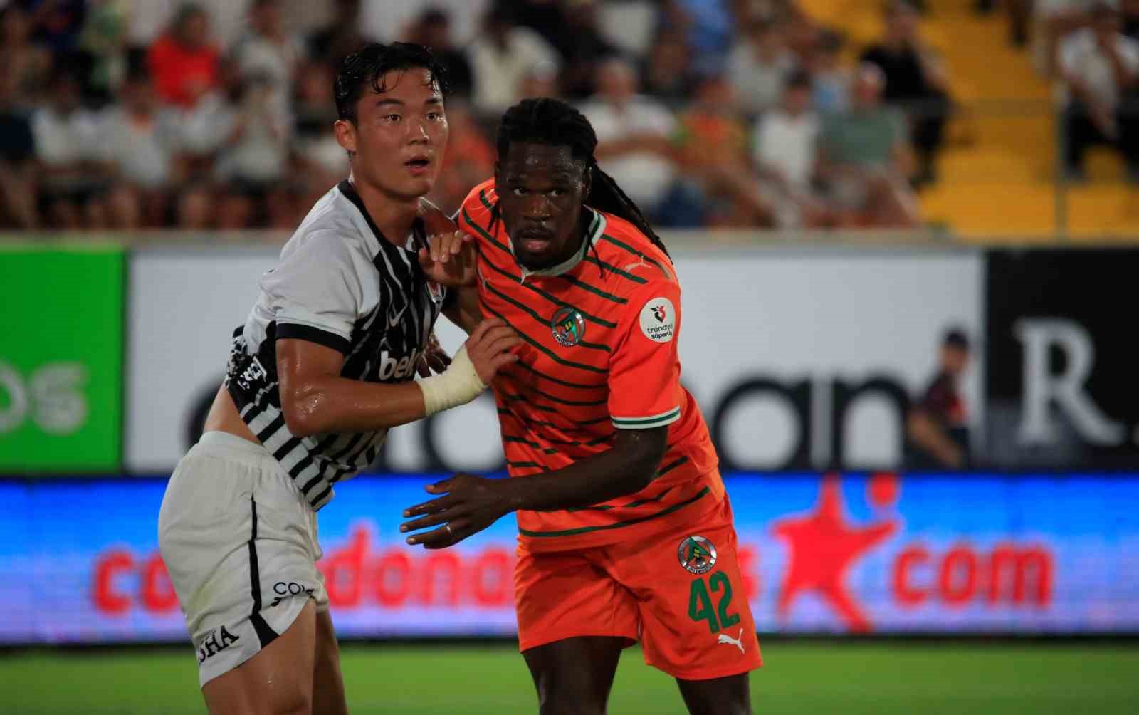 Trendyol Süper Lig: Corendon Alanyaspor: 0 - Beşiktaş: 0 (İlk yarı)