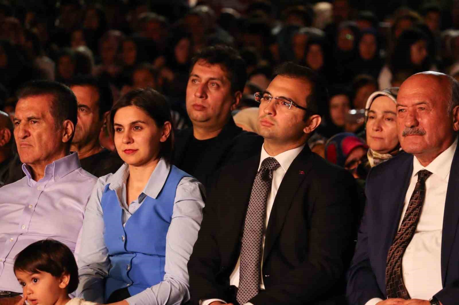 Refahiye’de 19. Bal Festivali coşkusu