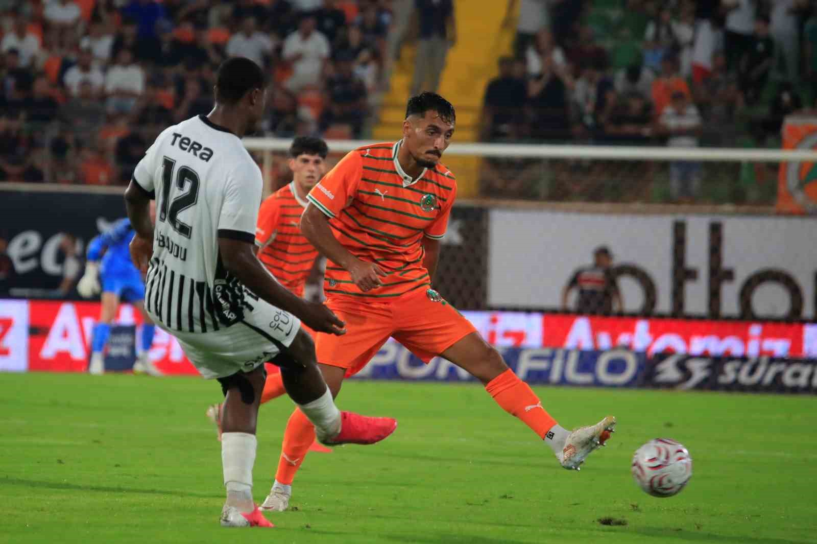 Trendyol Süper Lig: Corendon Alanyaspor: 1 - Beşiktaş: 0 (Maç sonucu)
