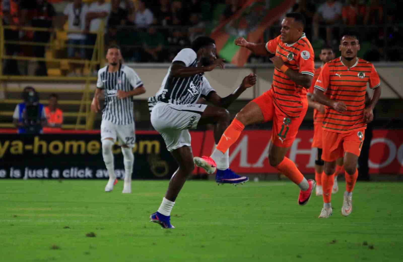 Trendyol Süper Lig: Corendon Alanyaspor: 1 - Beşiktaş: 0 (Maç sonucu)