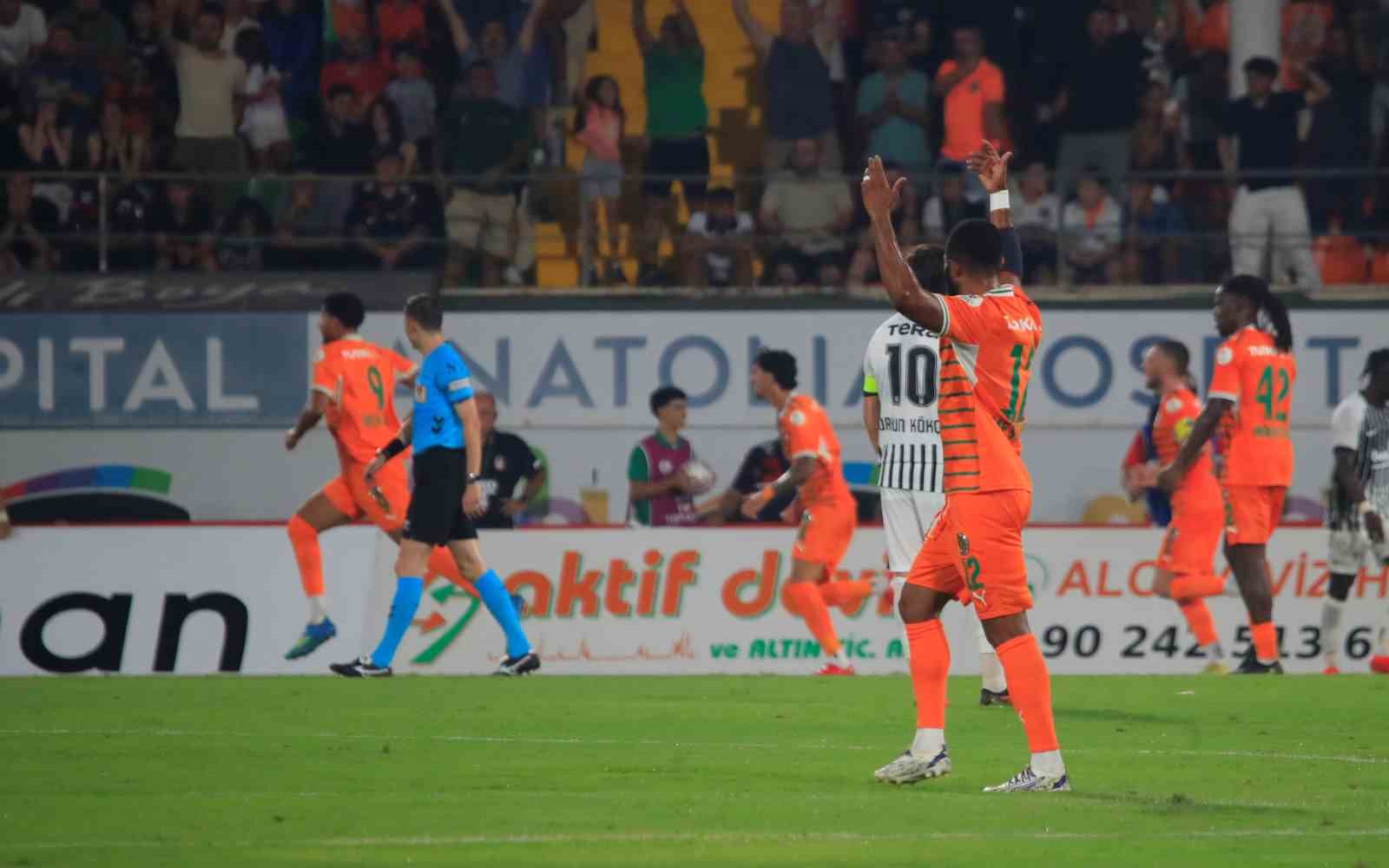 Trendyol Süper Lig: Corendon Alanyaspor: 1 - Beşiktaş: 0 (Maç sonucu)