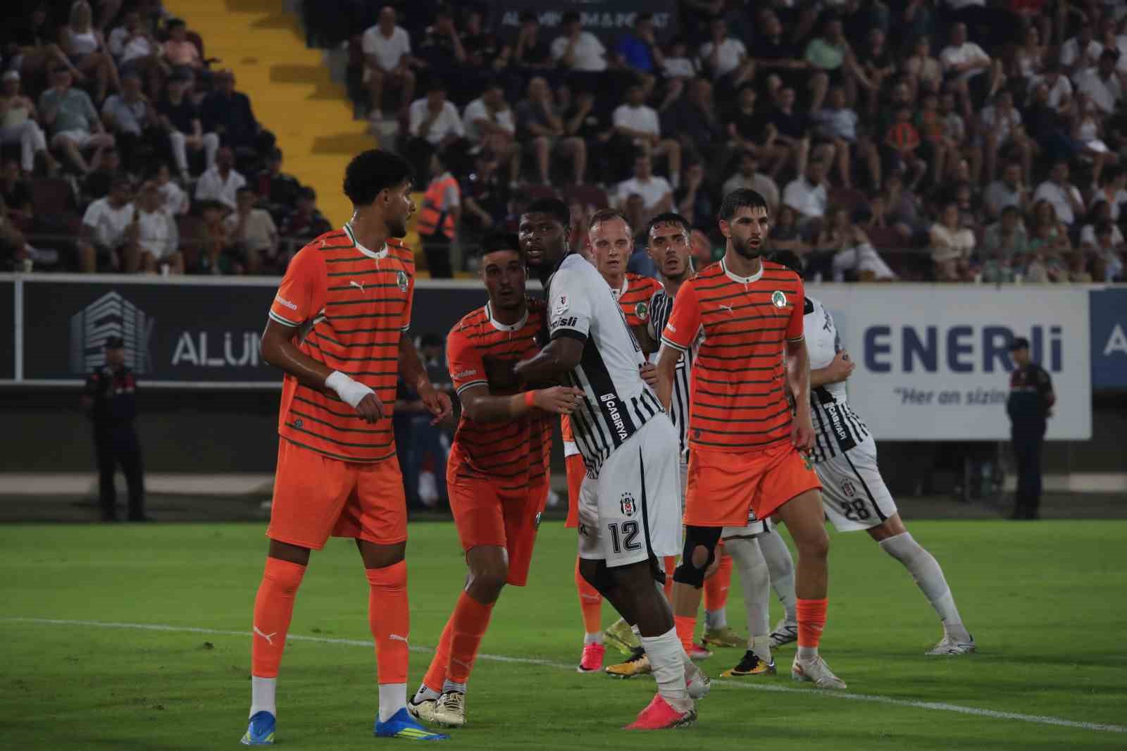 Trendyol Süper Lig: Corendon Alanyaspor: 1 - Beşiktaş: 0 (Maç sonucu)
