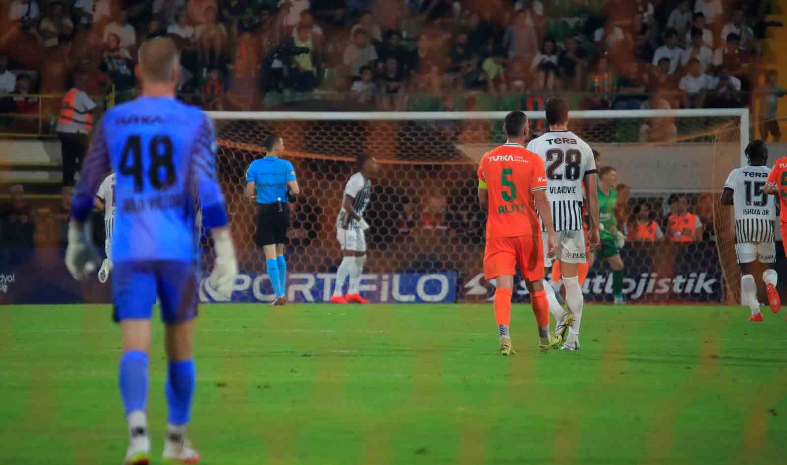 Trendyol Süper Lig: Corendon Alanyaspor: 1 - Beşiktaş: 0 (Maç sonucu)