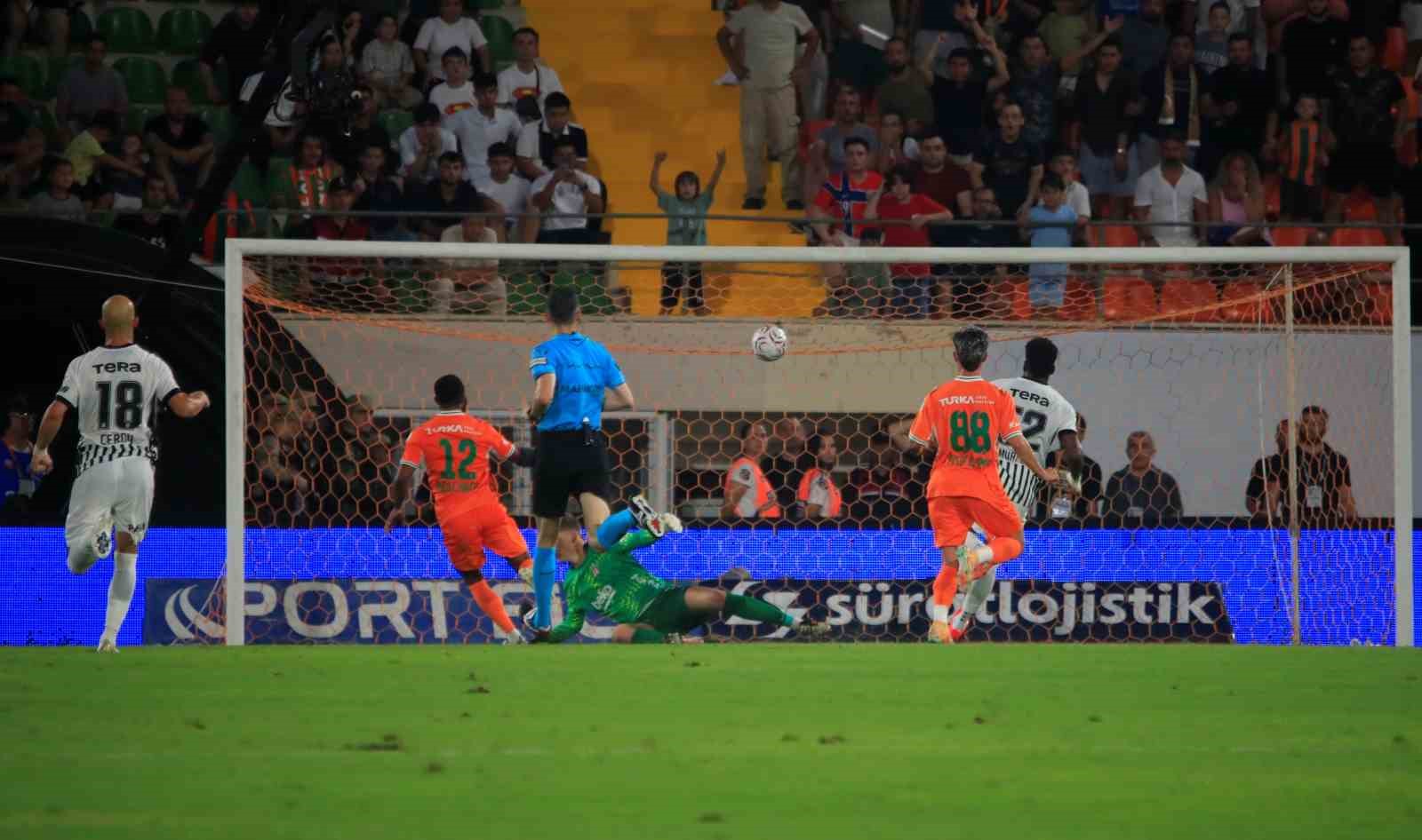 Trendyol Süper Lig: Corendon Alanyaspor: 1 - Beşiktaş: 0 (Maç sonucu)