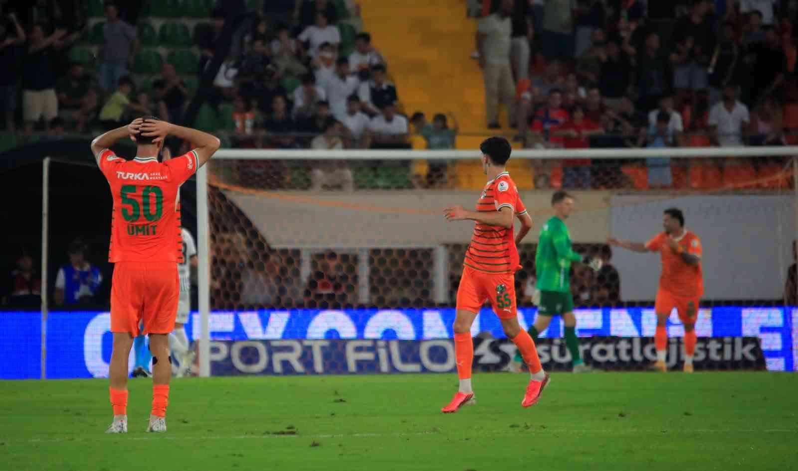 Trendyol Süper Lig: Corendon Alanyaspor: 1 - Beşiktaş: 0 (Maç sonucu)