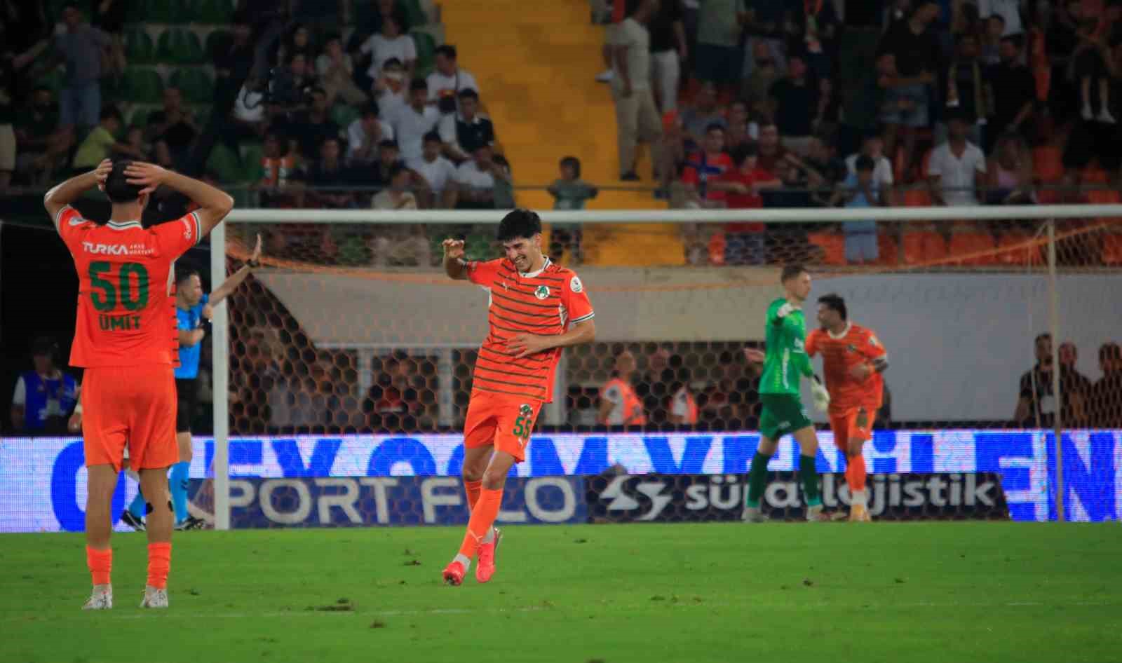 Trendyol Süper Lig: Corendon Alanyaspor: 1 - Beşiktaş: 0 (Maç sonucu)