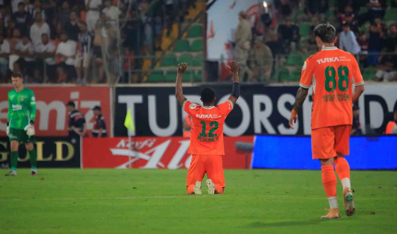 Trendyol Süper Lig: Corendon Alanyaspor: 1 - Beşiktaş: 0 (Maç sonucu)