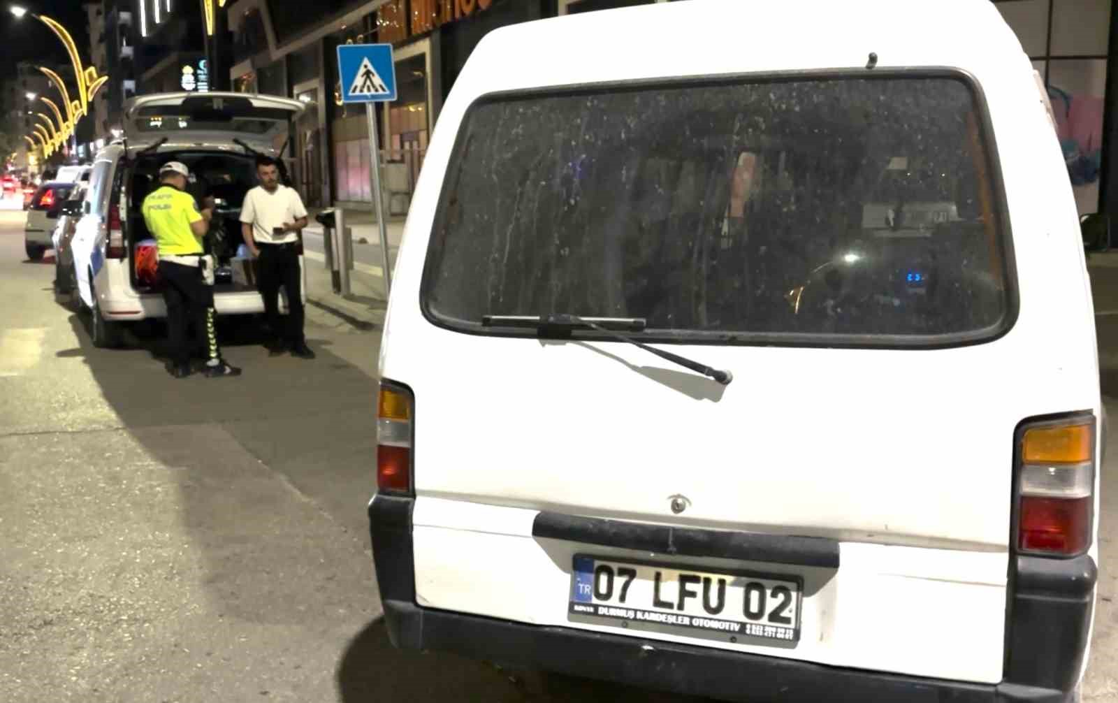 Alkollü minibüs kullanan sürücünün ehliyetine el kondu