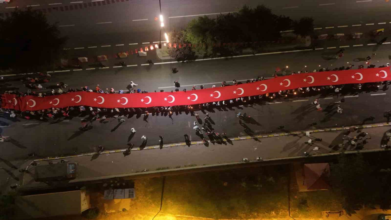Ahlat’ta Malazgirt Zaferi’nin 955. yılı dolayısıyla fener alayı ve bayrak yürüyüşü yapıldı
