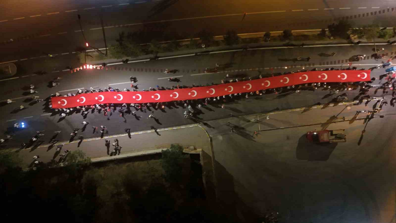 Ahlat’ta Malazgirt Zaferi’nin 955. yılı dolayısıyla fener alayı ve bayrak yürüyüşü yapıldı