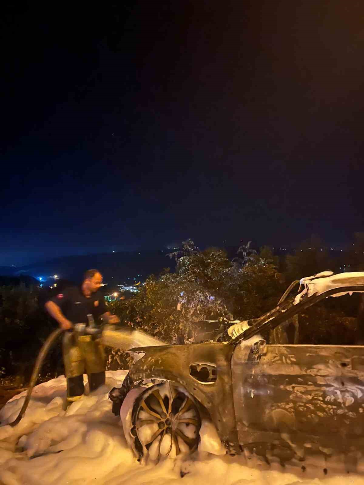 Erdek’te otomobil yangını paniğe neden oldu