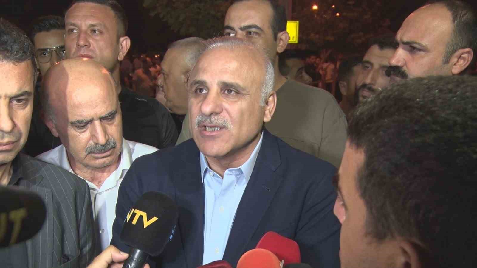 Diyarbakır’da 12 katlı plazada yangın: 1 kişi mahsur kaldı, 8 kişi dumandan etkilendi