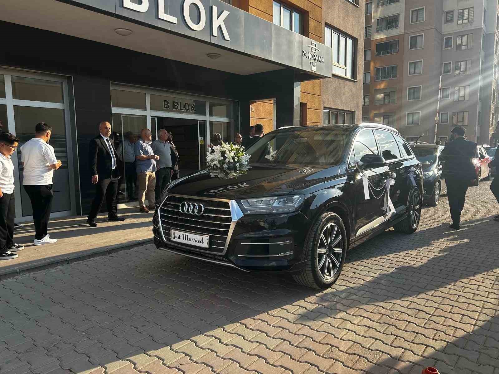 Yozgat Valisi’nin makam aracı şehit oğluna gelin arabası oldu