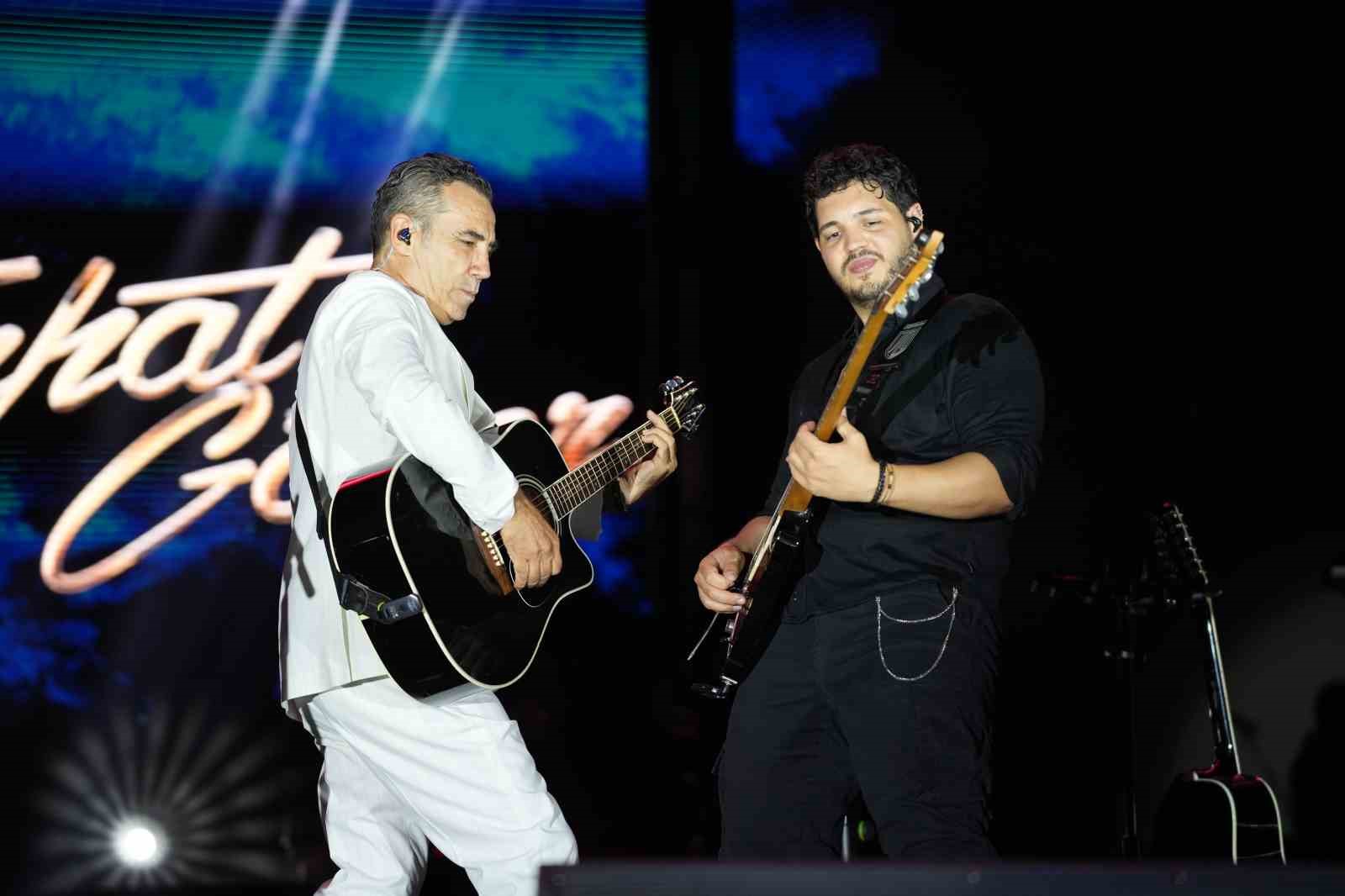 Ferhat Göçer, Ordululara müzik şöleni yaşattı