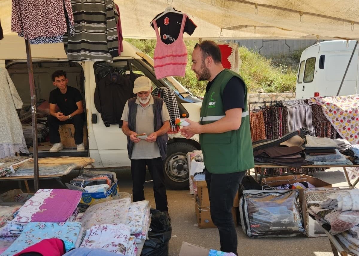 Halk pazarında bağımlılıklara karşı farkındalık çalışması