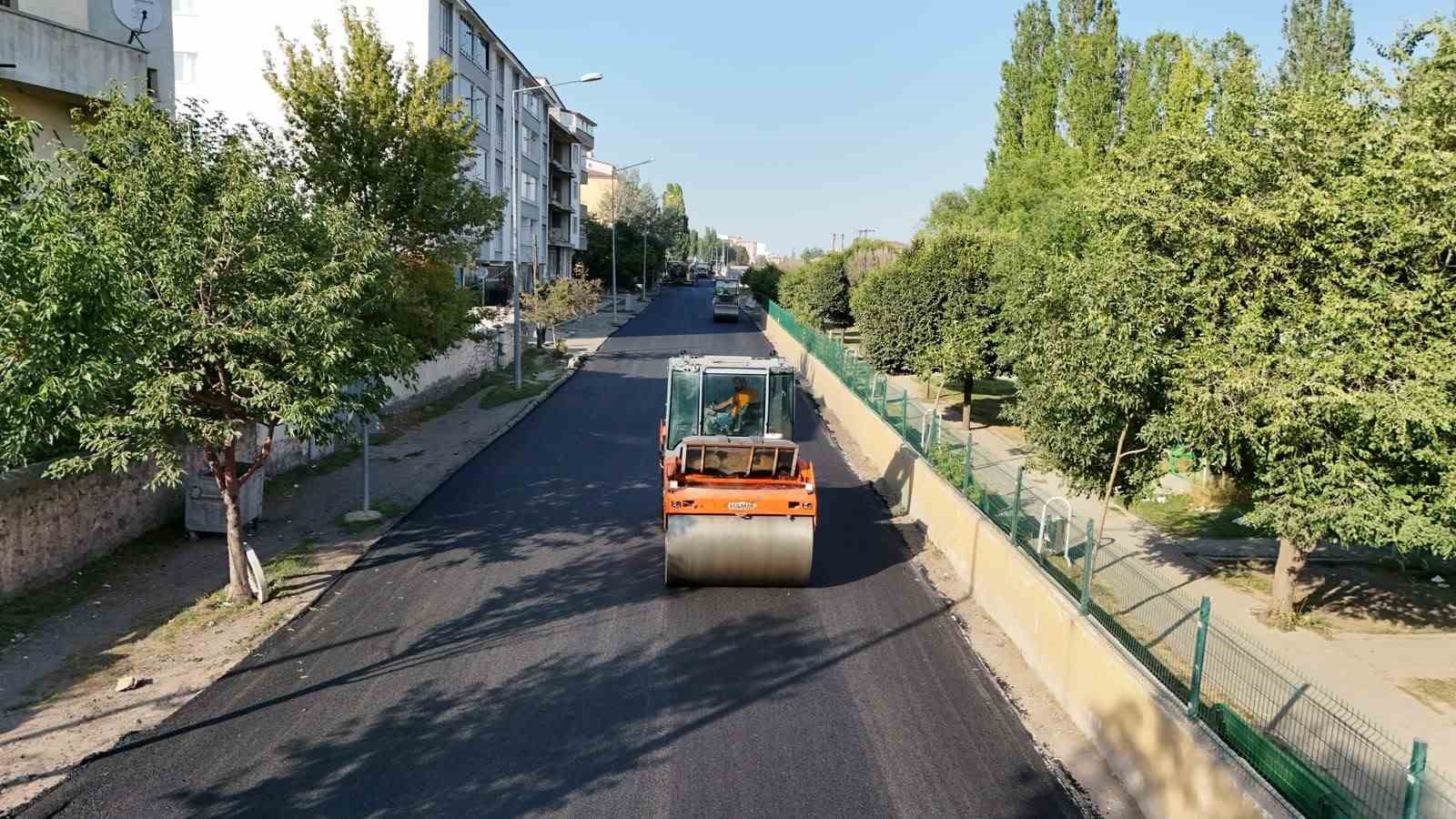 Kars’ta ulaşım için yol seferberliği: Şehitler Mahallesi’nde çalışmalar sürüyor