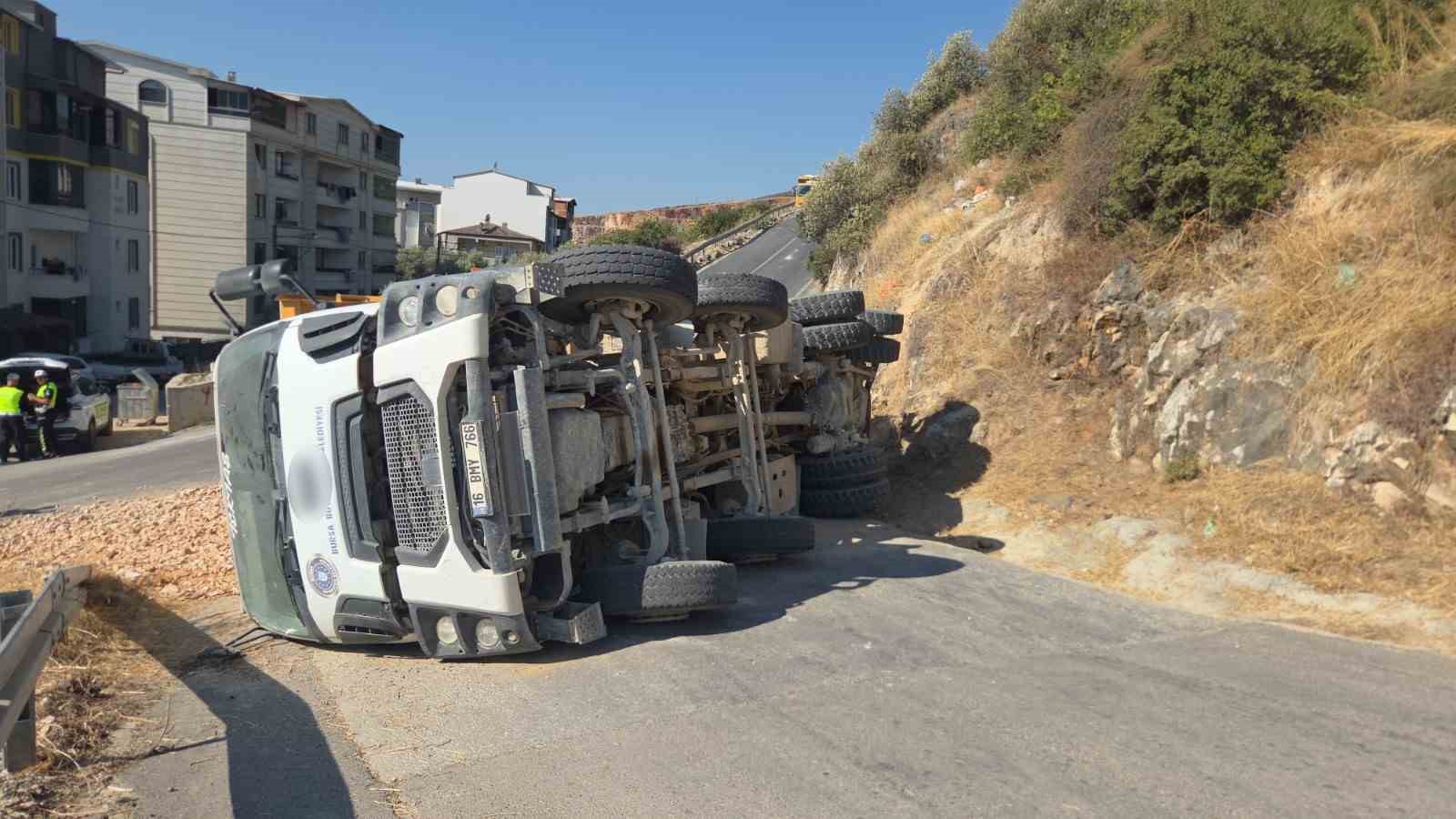 Şoförün manevrası faciayı engelledi
