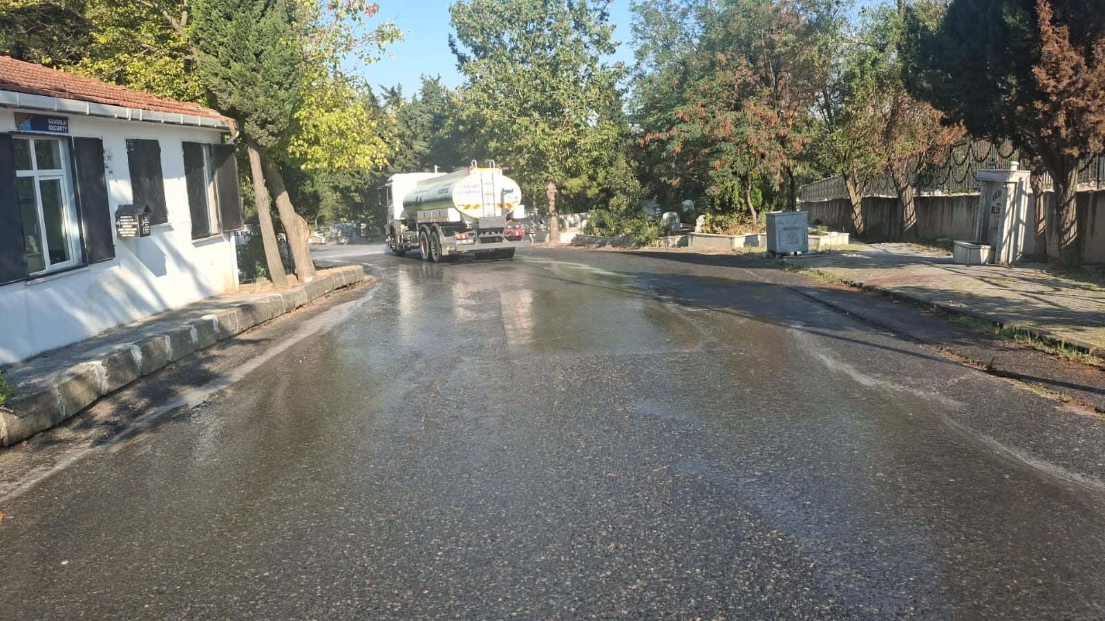Esenyurt’ta Mevlit Kandili öncesi camiler ve mezarlıklar temizlendi
