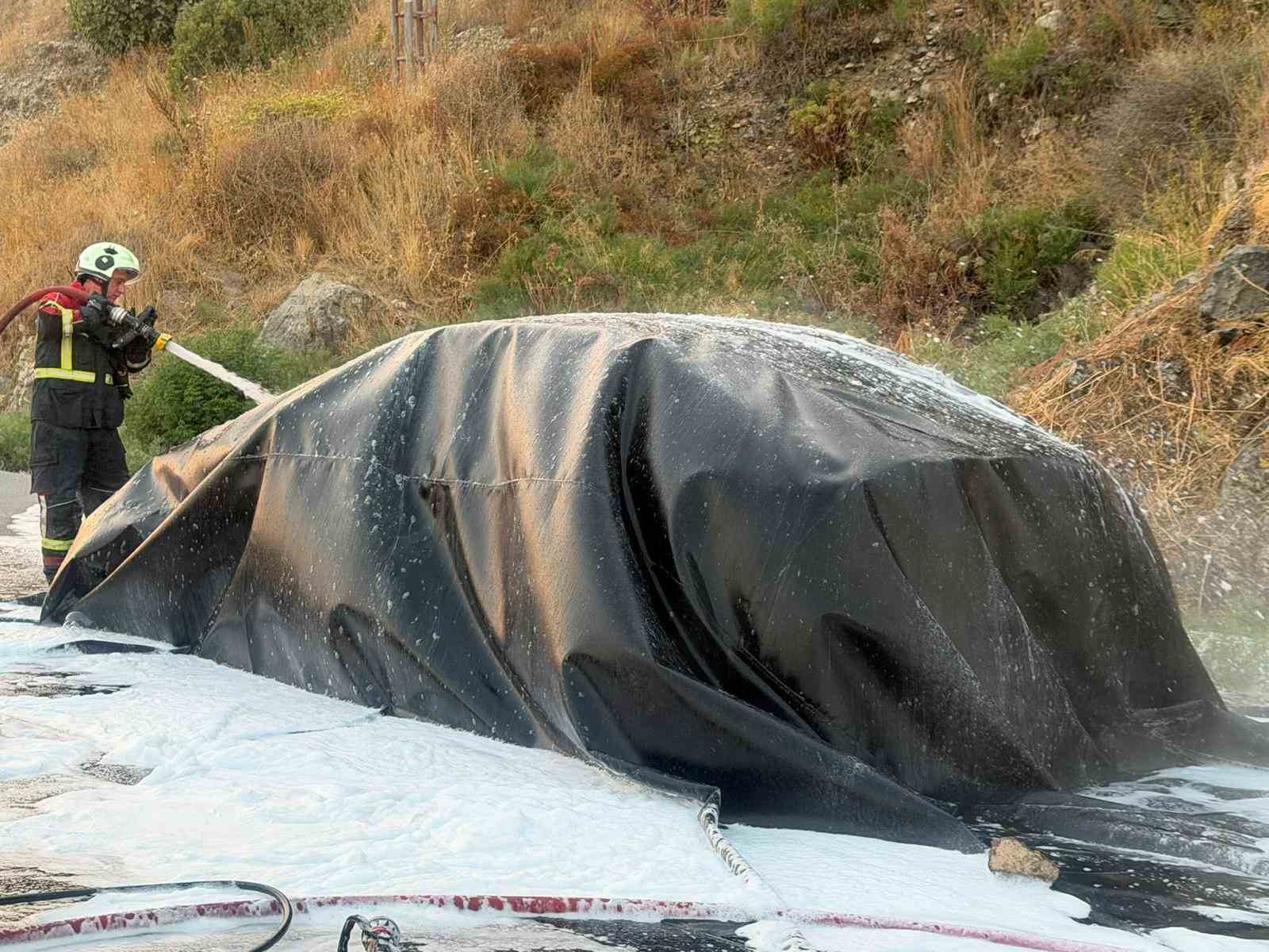 8 milyon TL’lik elektrikli Mercedes oto, seyir halindeyken yanmaya başladı