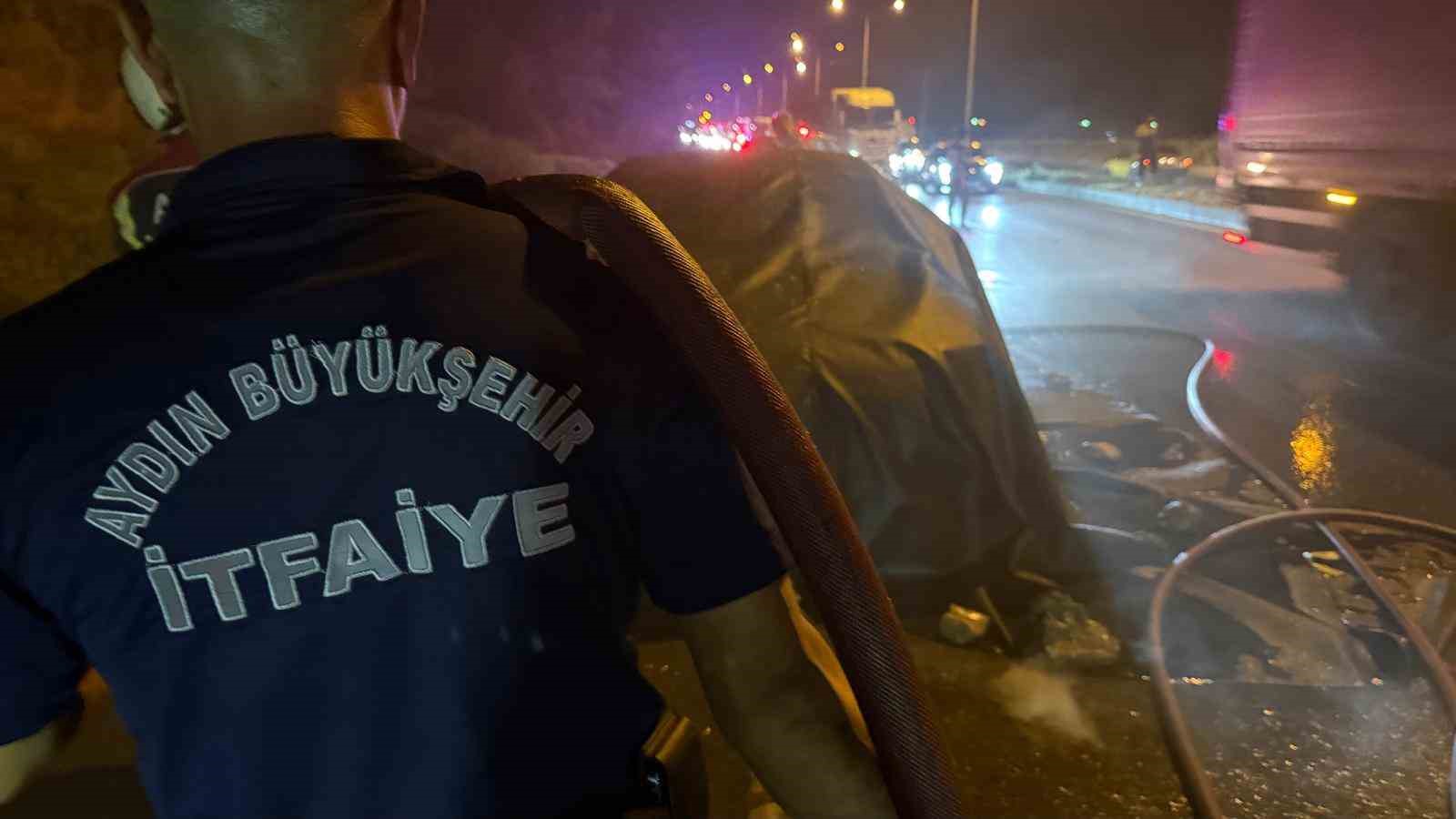 8 milyon TL’lik elektrikli Mercedes oto, seyir halindeyken yanmaya başladı