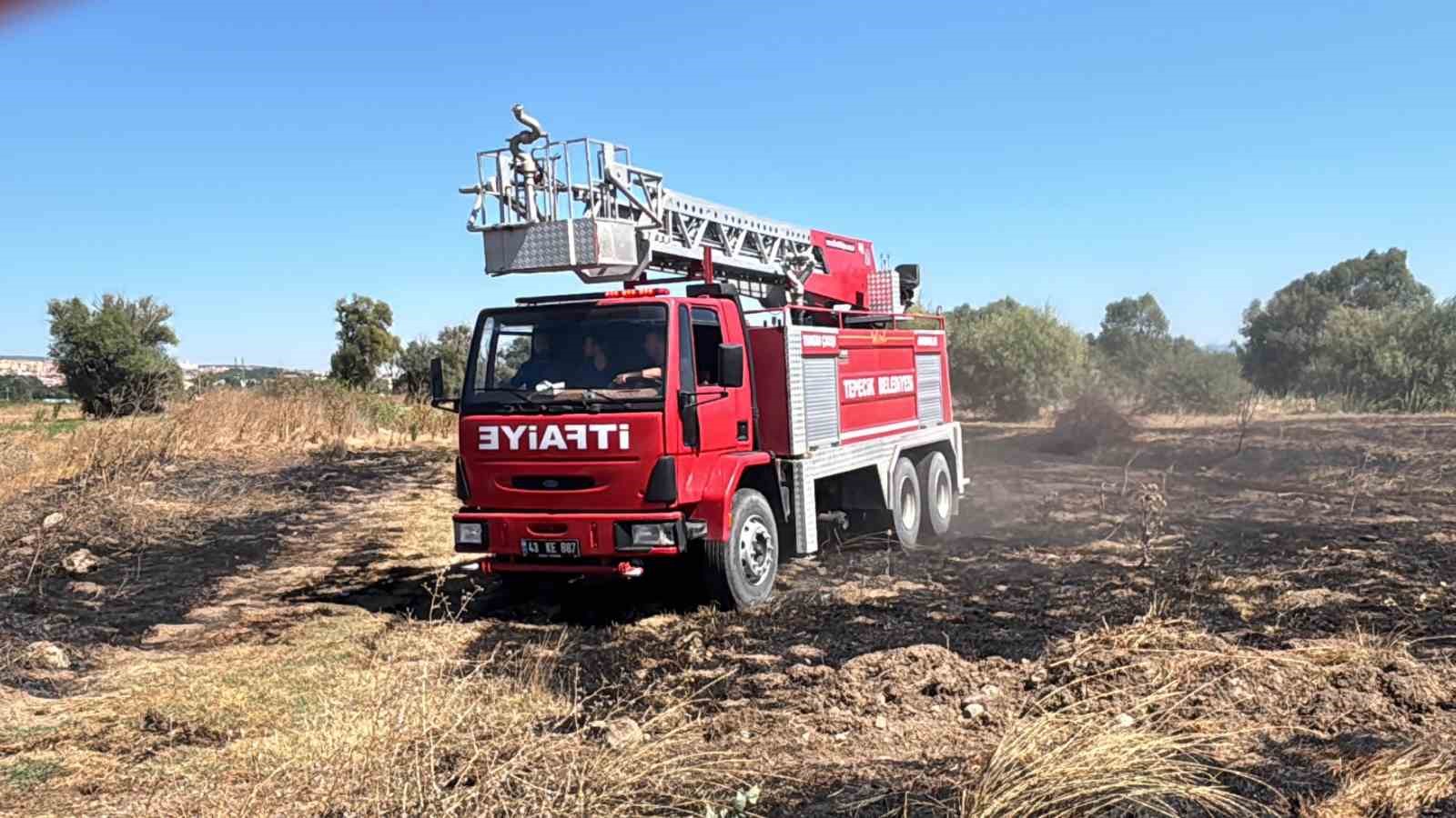 Çıkan yangında Tepecik Belediye Başkanı direksiyona geçti