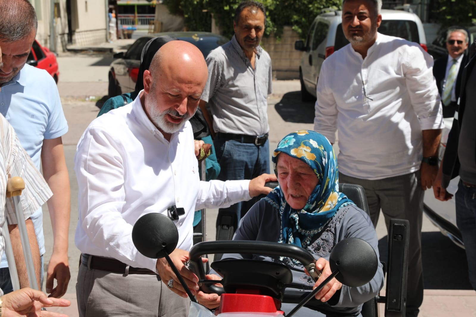 Başkan Çolakbayrakdar: "Her bir hemşehrimizin hayatına değer katmak için çalışıyoruz"