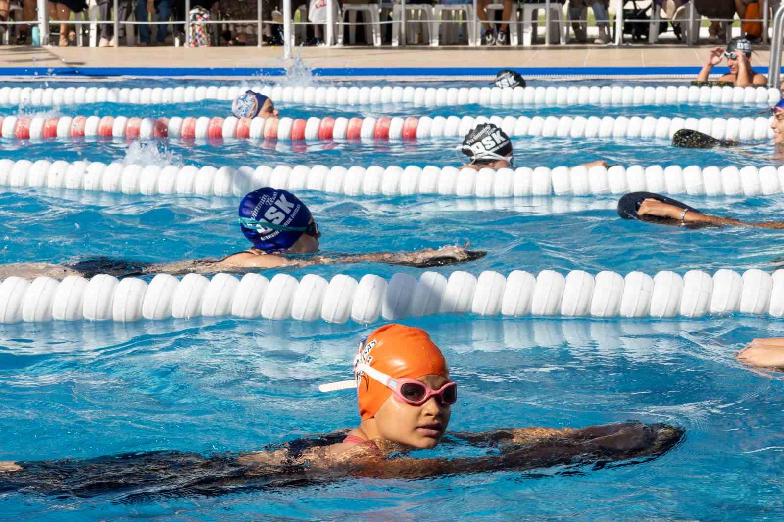 Mersin’de yüzme kurslarından bin 330 kişi faydalandı