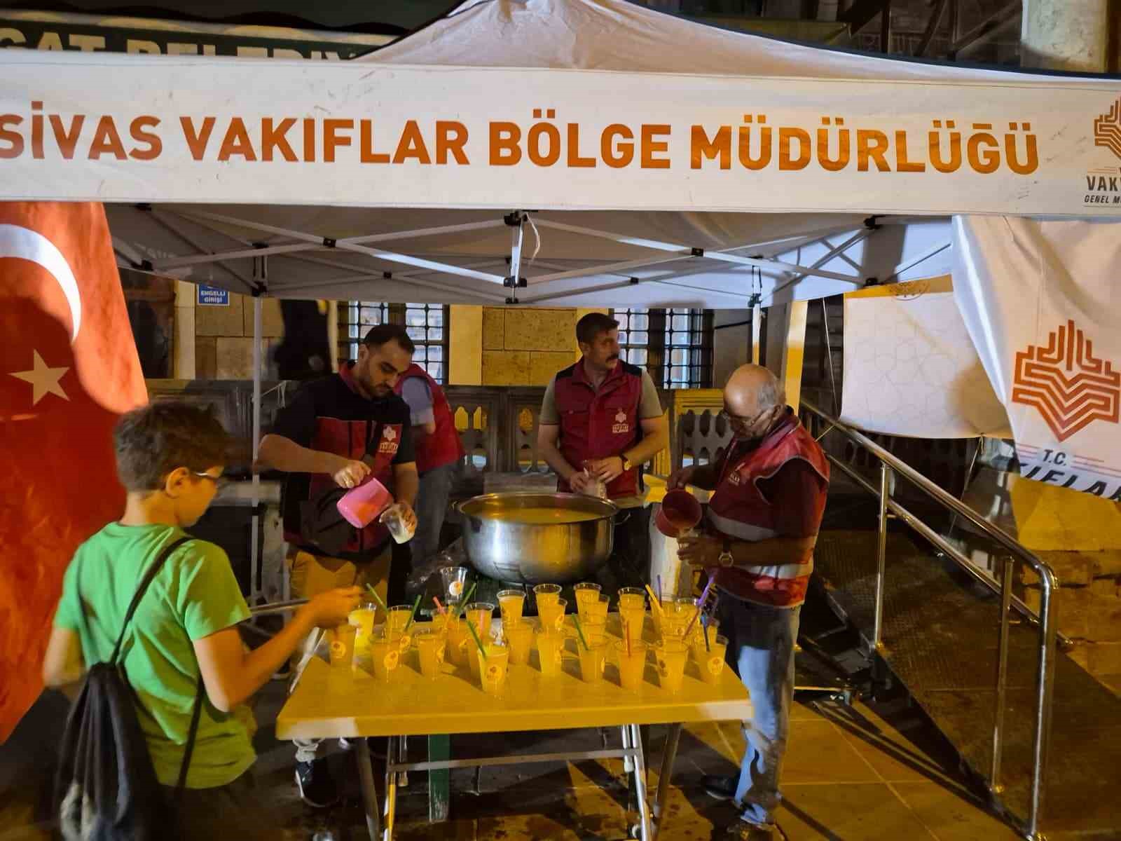 Mevlid Kandili’nde tarihi Çapanoğlu Camii’nde dualar edildi