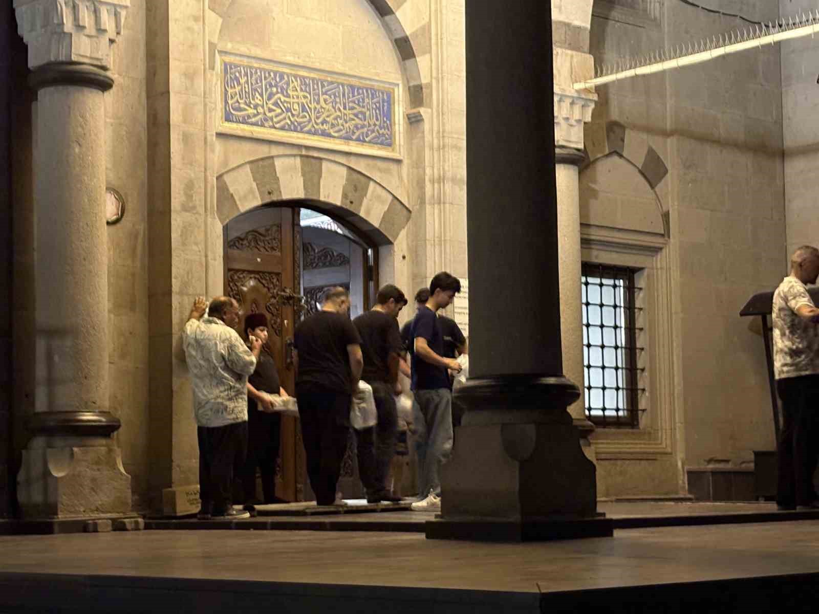 Kayseri’de Mevlit Kandili’nde eller semaya açıldı