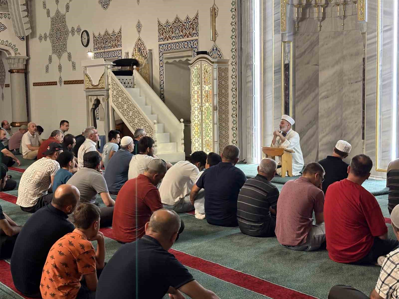 Kayseri’de Mevlit Kandili’nde eller semaya açıldı