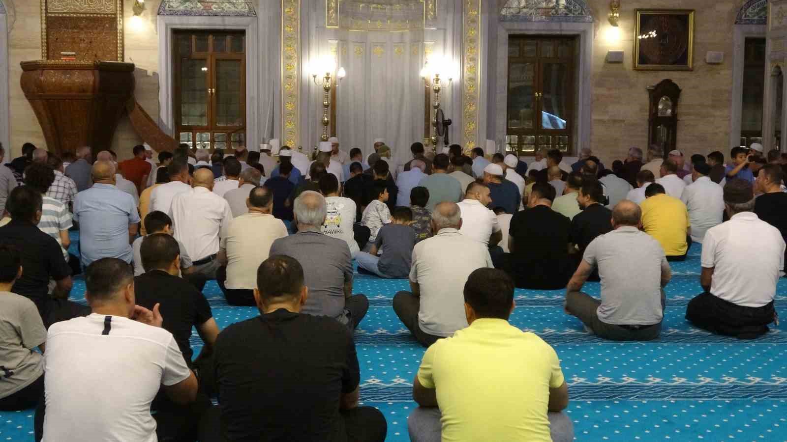Mevlid Kandili’nde Abdülhamid Han Camii doldu taştı