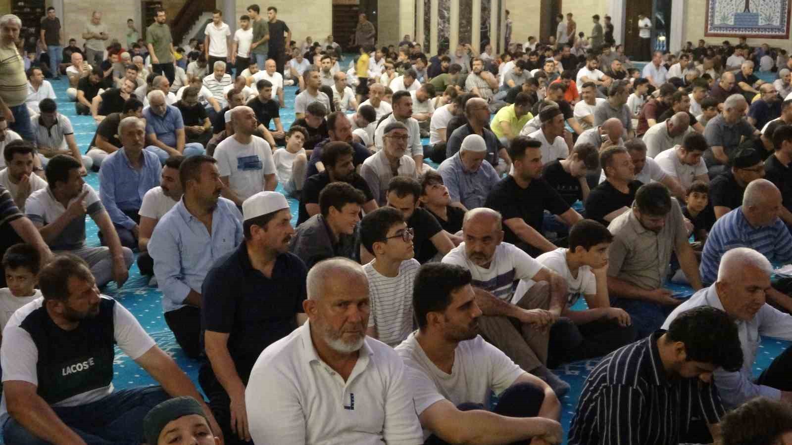 Mevlid Kandili’nde Abdülhamid Han Camii doldu taştı