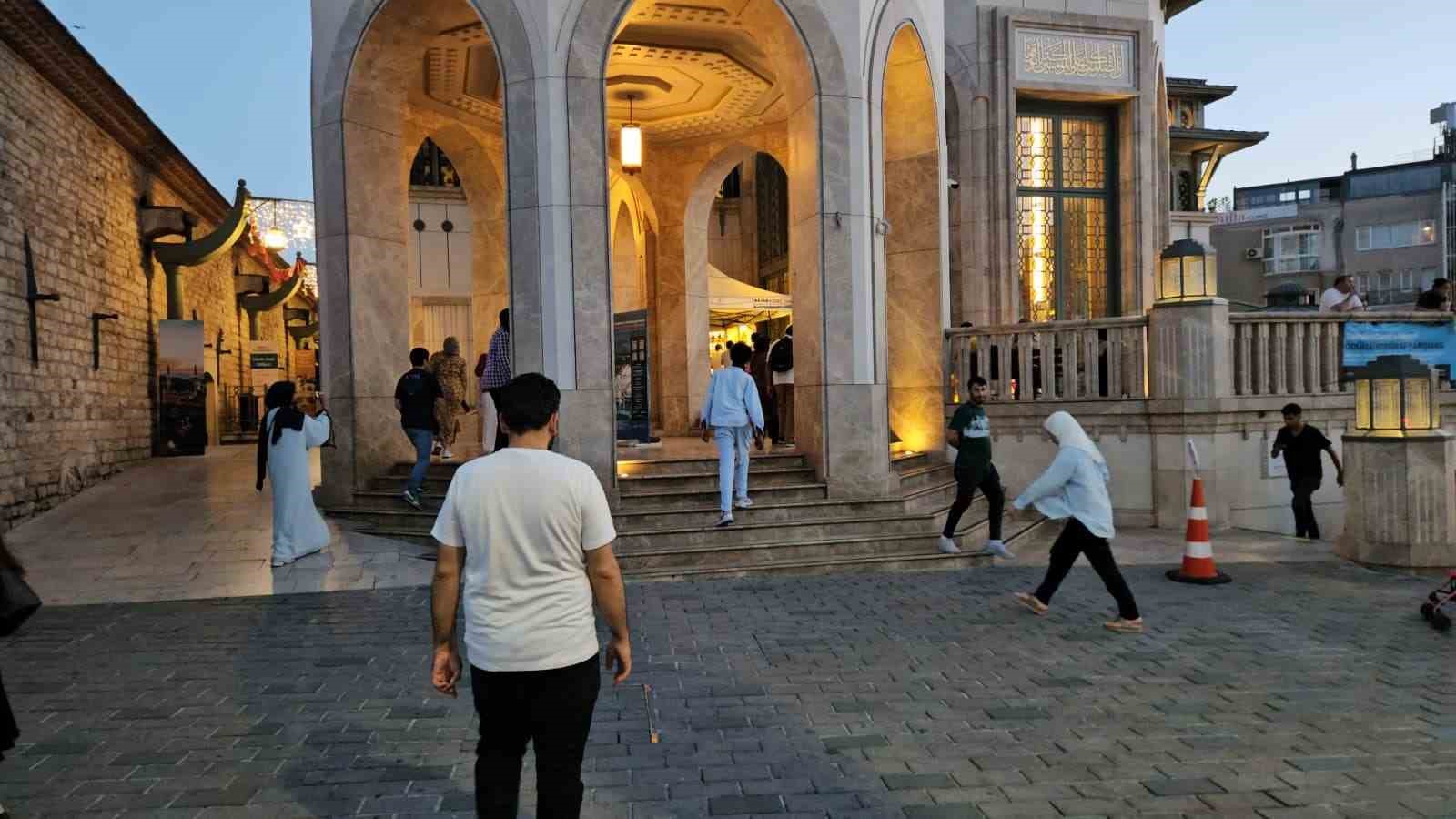 İstanbul’da Mevlid Kandili dualarla idrak edildi