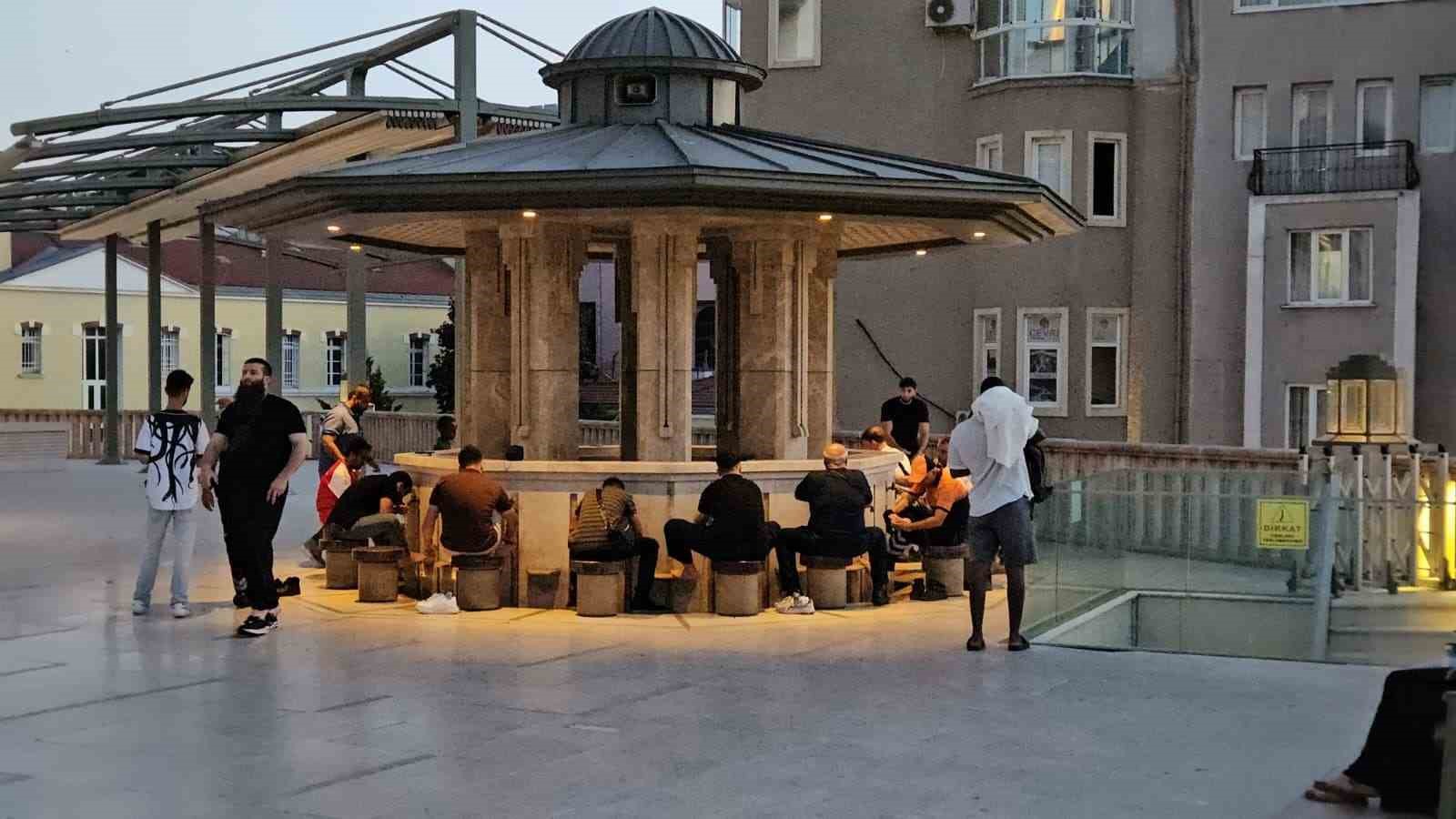 İstanbul’da Mevlid Kandili dualarla idrak edildi