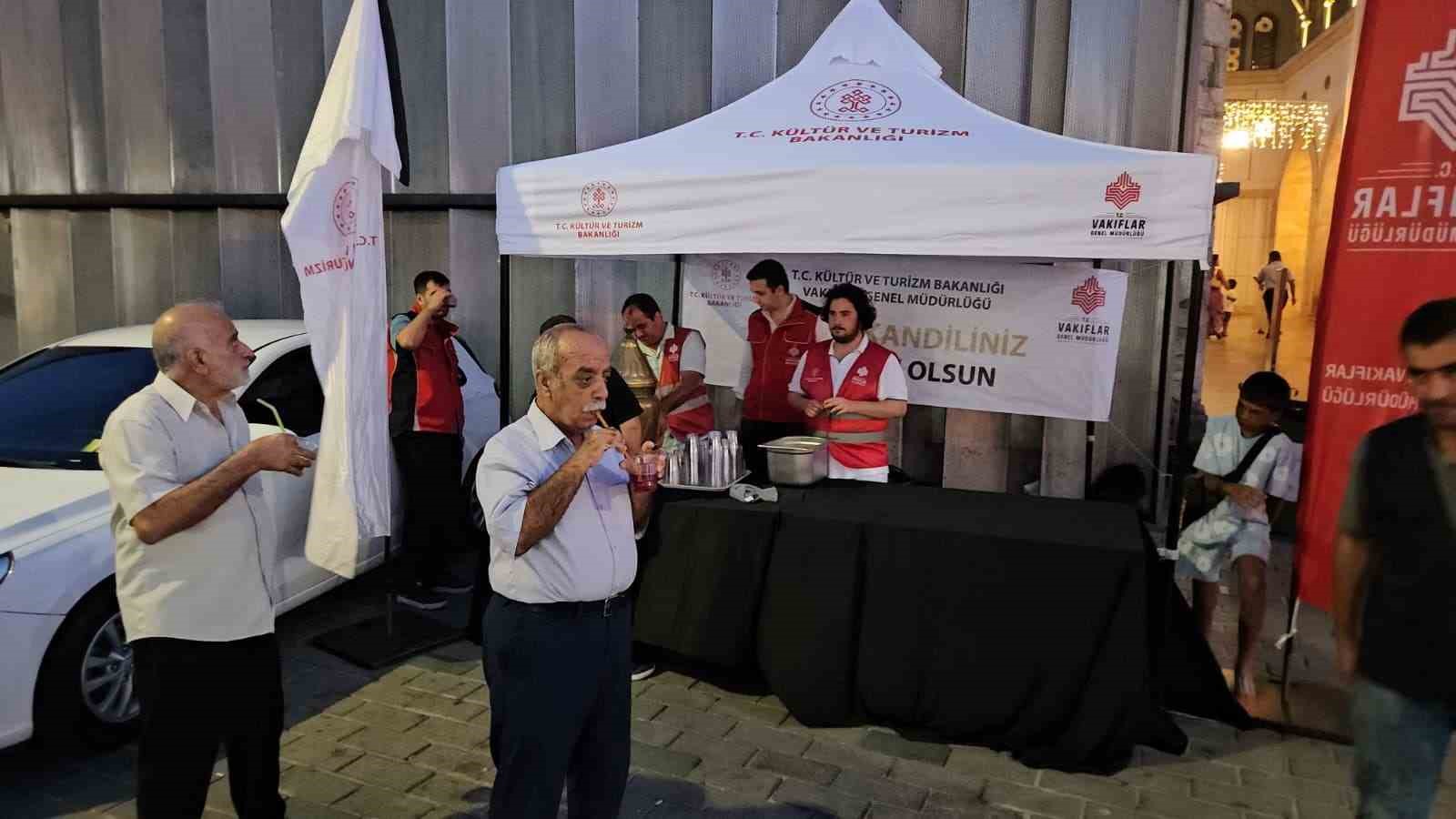 İstanbul’da Mevlid Kandili dualarla idrak edildi