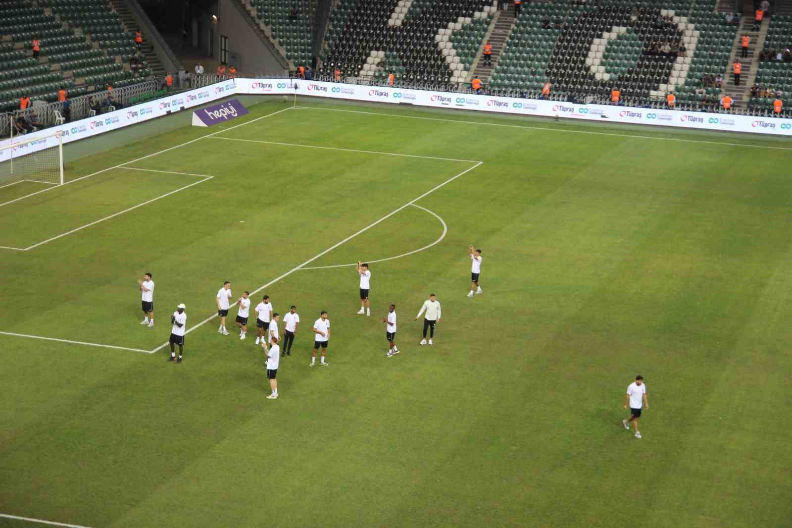 Kocaelispor- Amed SF maçı öncesi takımlar stada geldi