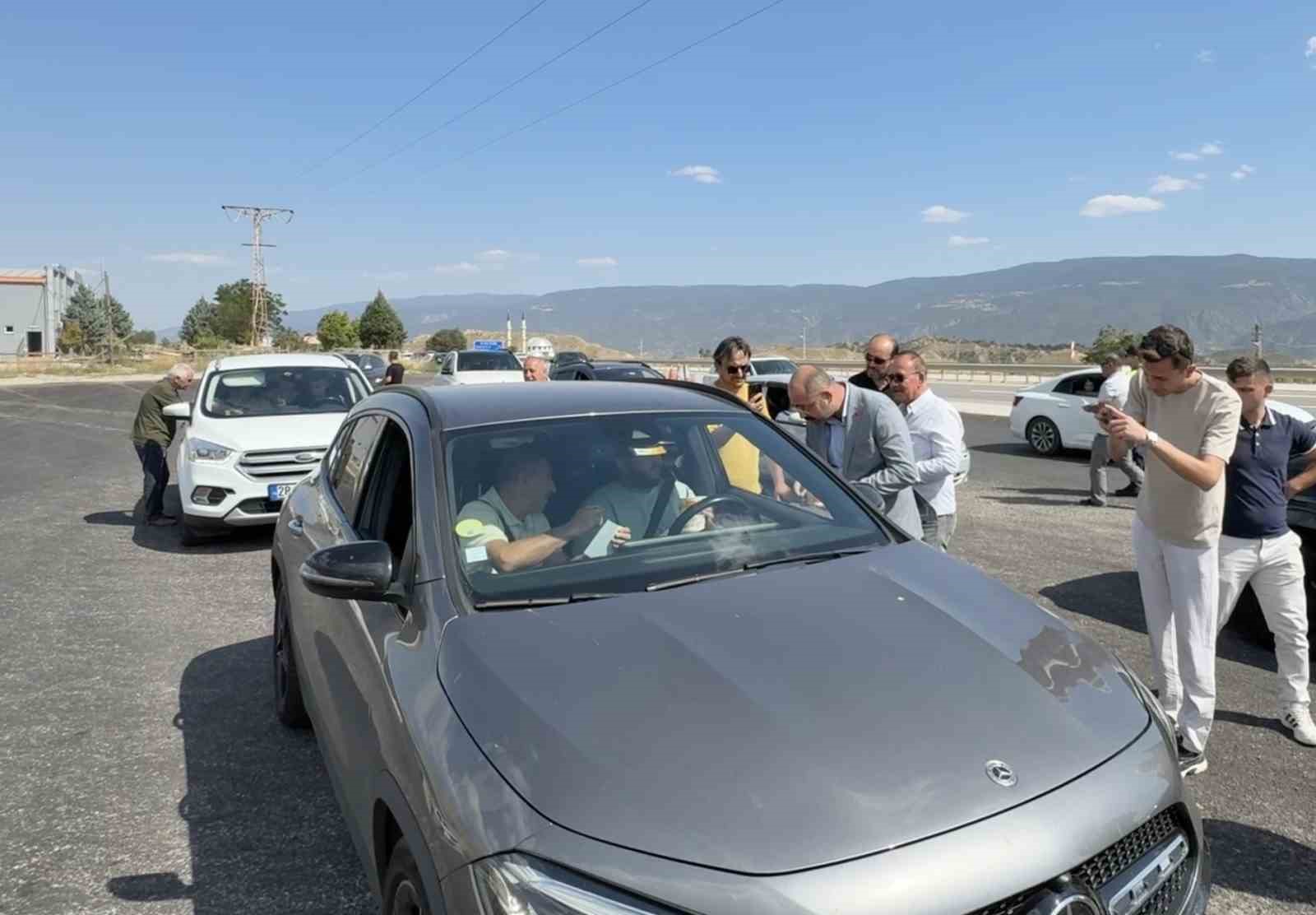 Yolculuk yapan vatandaşlara coğrafi işaretli pirinçten yapılan pilav ikram edildi