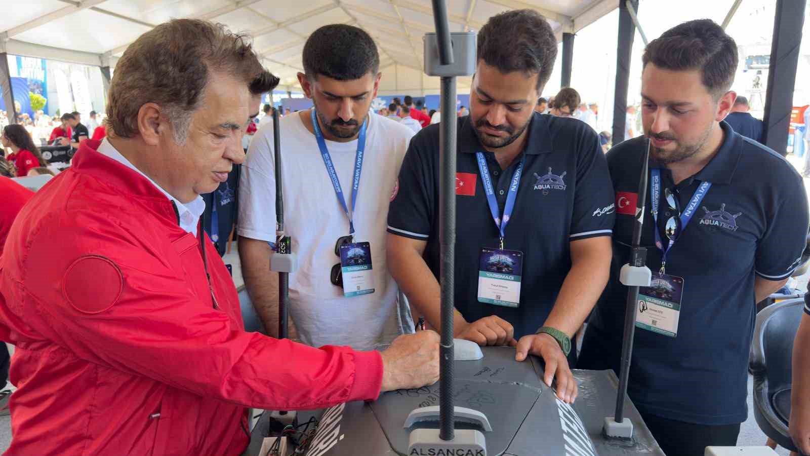 Sivaslı öğrencilerin geliştirdiği insansız deniz aracına TEKNOFEST’ten ödül