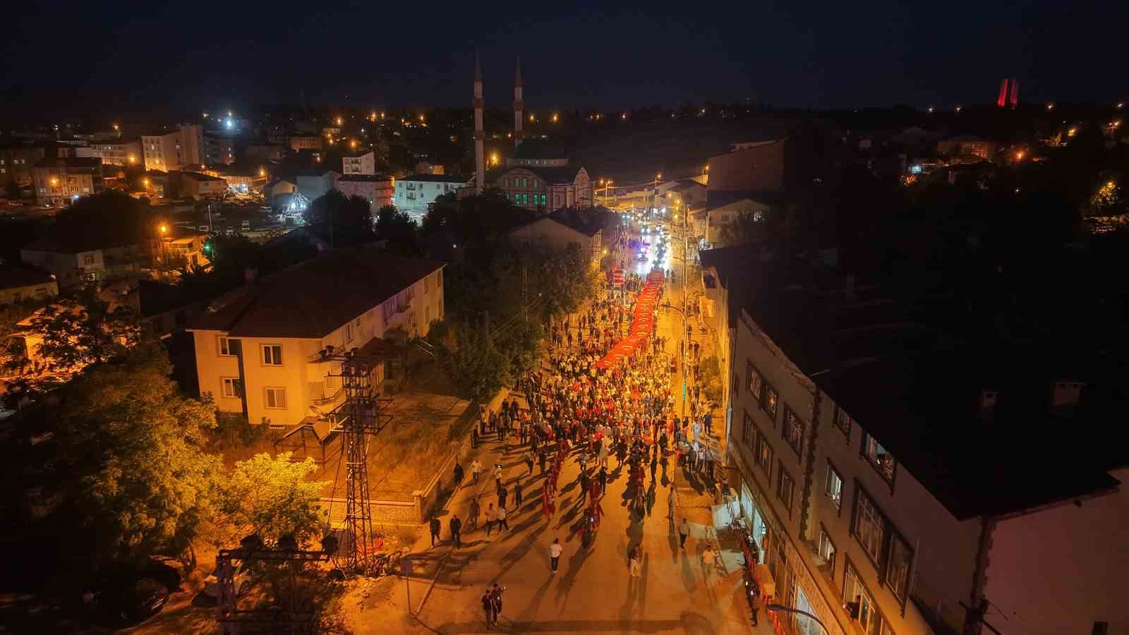 Malazgirt’te fener alayı ve bayrak yürüyüşü düzenlendi