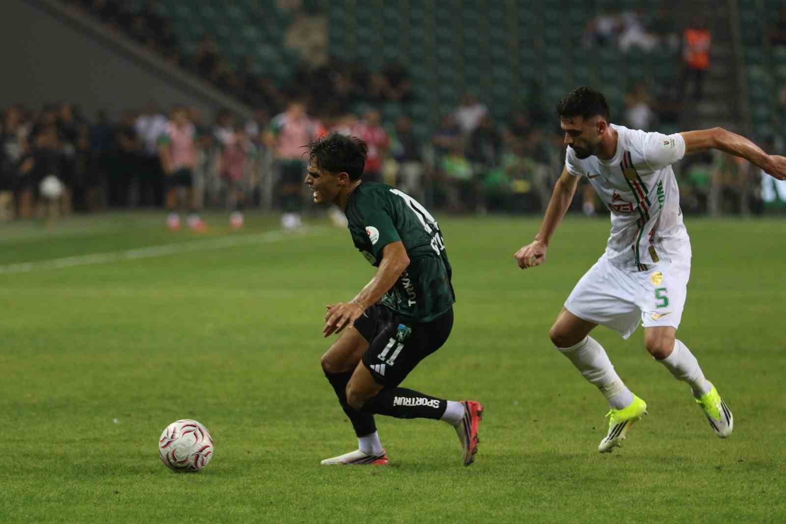 Trendyol Süper Lig: Kocaelispor: 1 - Amed Sportif Faaliyetler: 0 (İlk yarı)