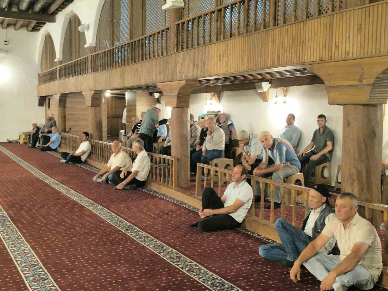 Afyonkarahisar’da Mevlid Kandili huşu içerisinde geçti