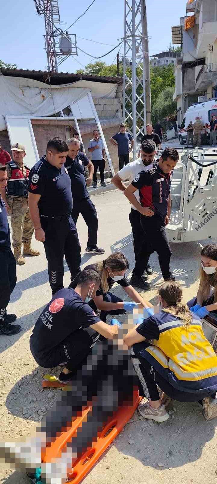 Elektrik direğinde erkek cesedi bulundu