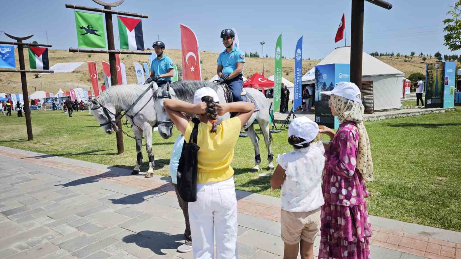 Atlı Jandarma Birlikleri’ne Ahlat’ta yoğun ilgi