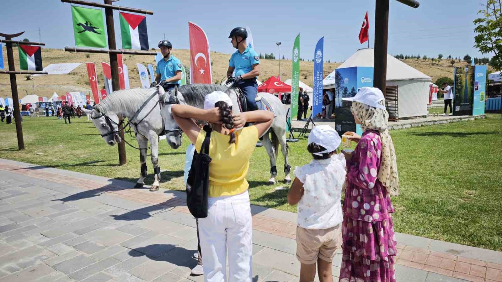 Atlı Jandarma Birlikleri’ne Ahlat’ta yoğun ilgi