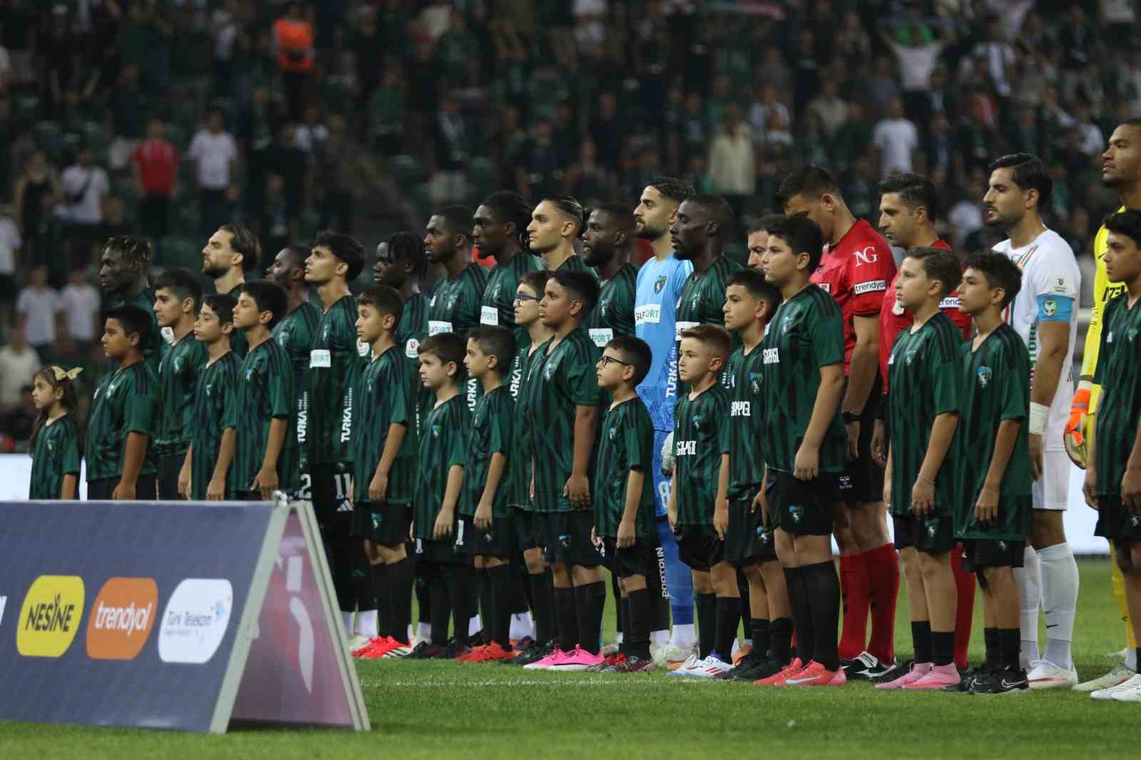 Trendyol Süper Lig: Kocaelispor: 1 - Amed Sportif Faaliyetler: 0 (Maç devam ediyor)