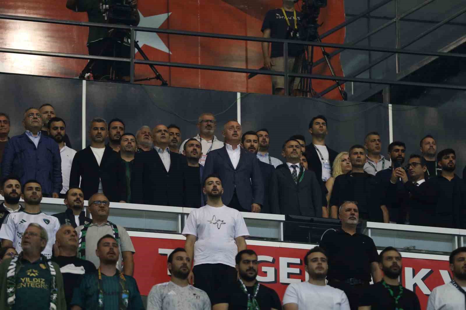 Trendyol Süper Lig: Kocaelispor: 1 - Amed Sportif Faaliyetler: 0 (Maç devam ediyor)