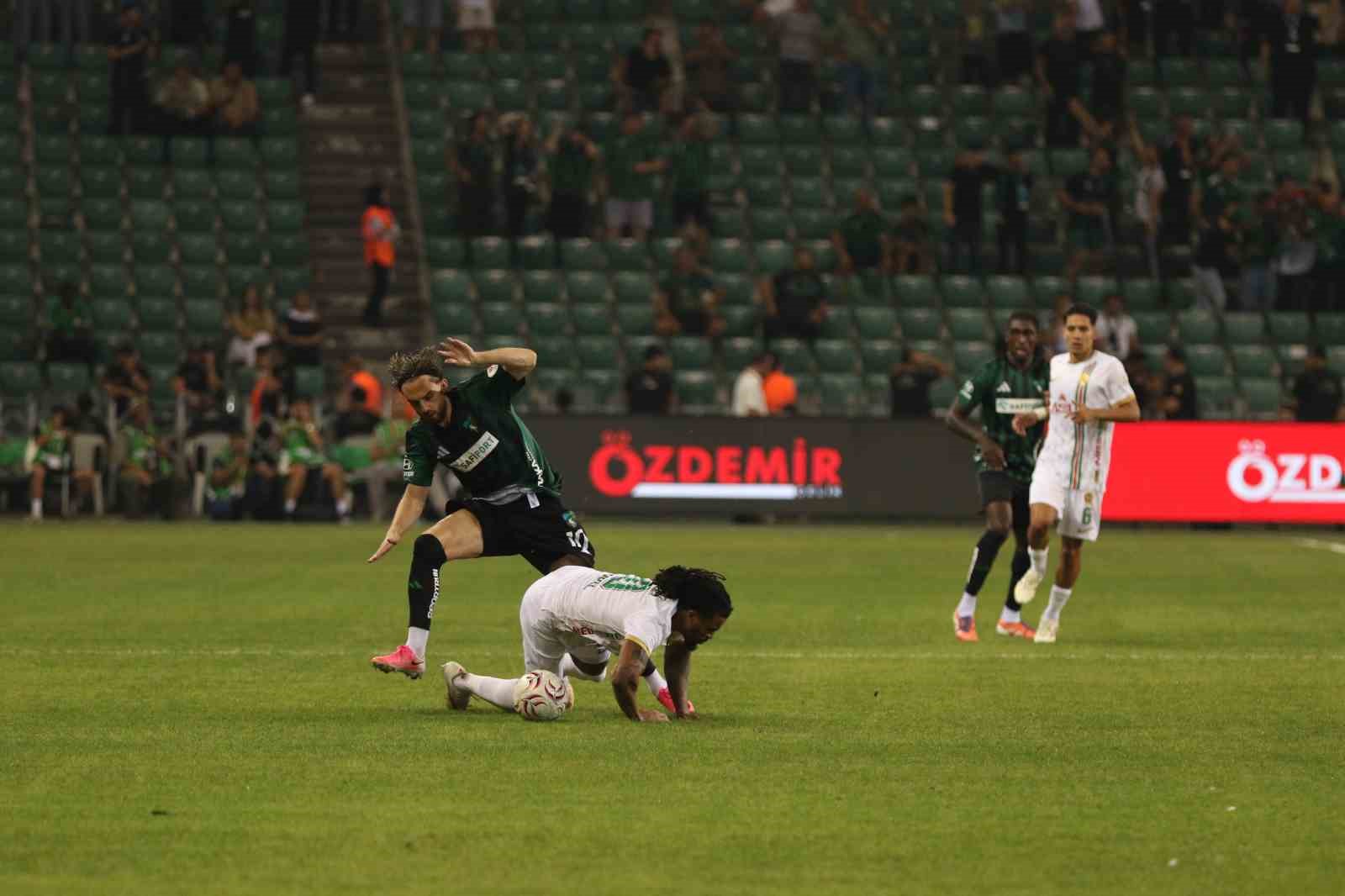 Trendyol Süper Lig: Kocaelispor: 1 - Amed Sportif Faaliyetler: 0 (Maç devam ediyor)