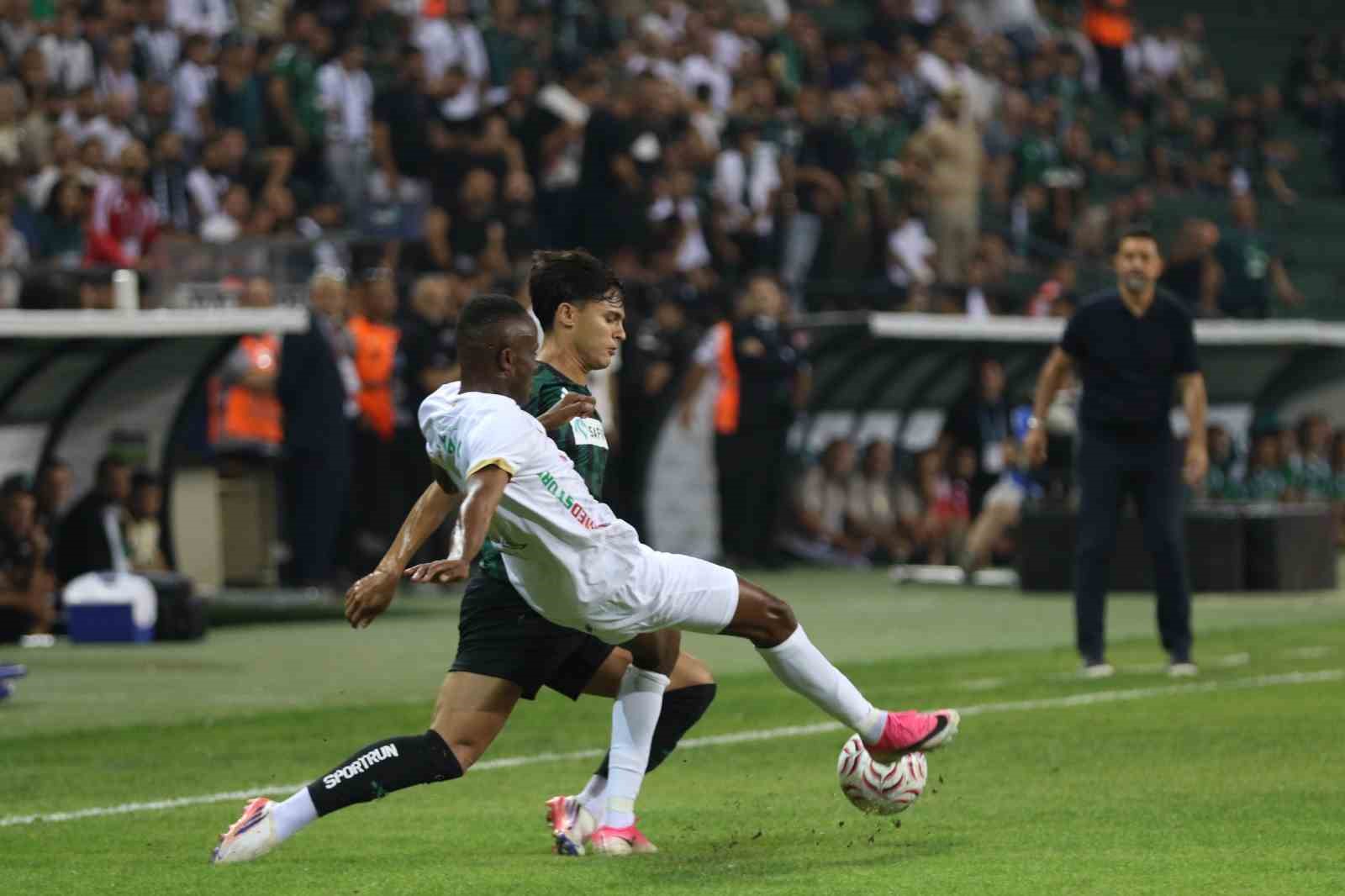 Trendyol Süper Lig: Kocaelispor: 1 - Amed Sportif Faaliyetler: 0 (Maç devam ediyor)