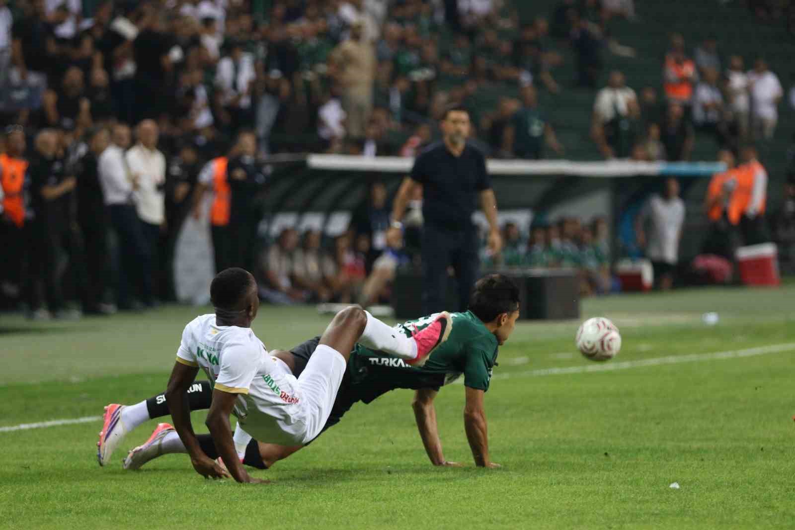 Trendyol Süper Lig: Kocaelispor: 1 - Amed Sportif Faaliyetler: 0 (Maç devam ediyor)