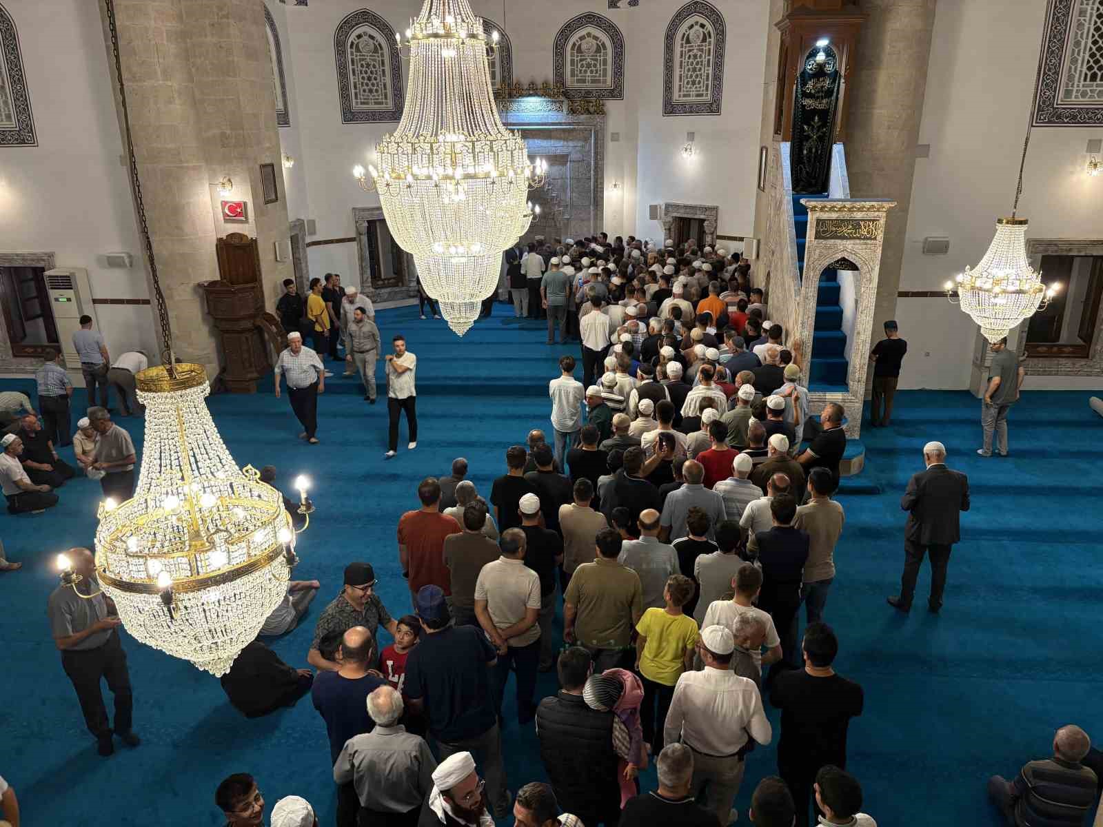 Kastamonu’da Sakal-ı Şerif ziyarete açıldı, vatandaşlar yoğun ilgi gösterdi